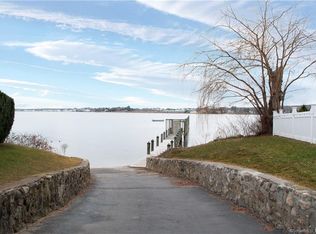 122 Niantic River Rd, Waterford, CT 06385