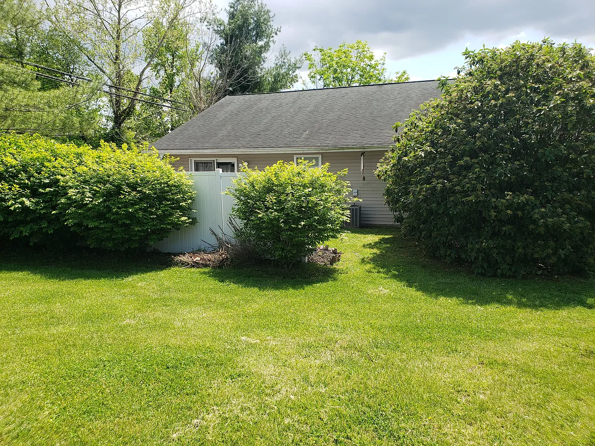 Building Photo - 1106 Sandra Ct #B