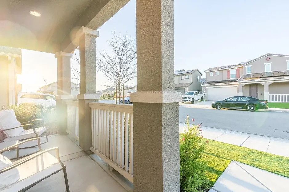 4 bed, 2532 sqft, $3,100 — Photo 2