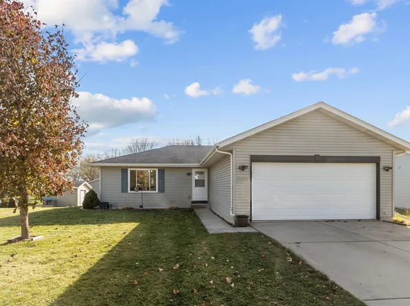 215 Prairie Fox Ct, Fond Du Lac, WI 54937