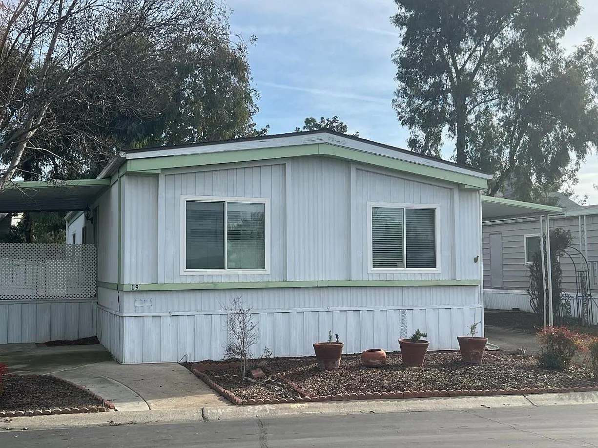 336 E Alluvial Ave Space 19 photo 1