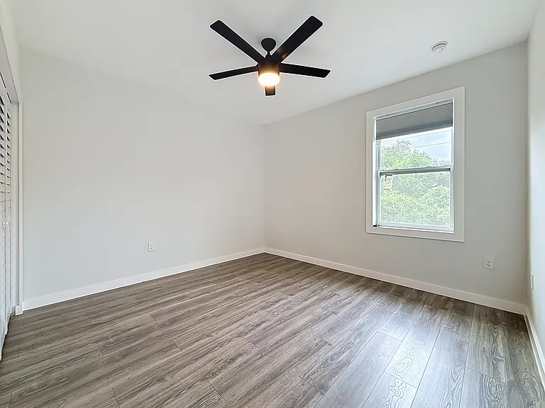1956 Freedom Dr — Photo 32