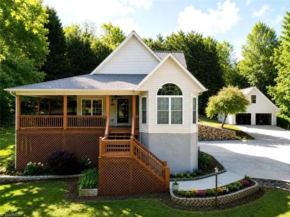 2472 Hamby Mountain Rd, Wilkesboro, NC 28697