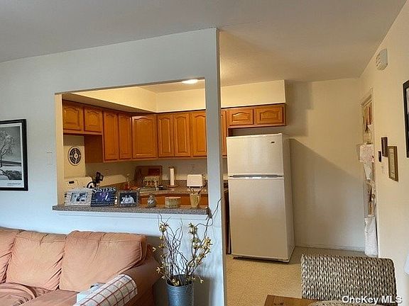 3rd image of 22203 Braddock Ave Floor 2
