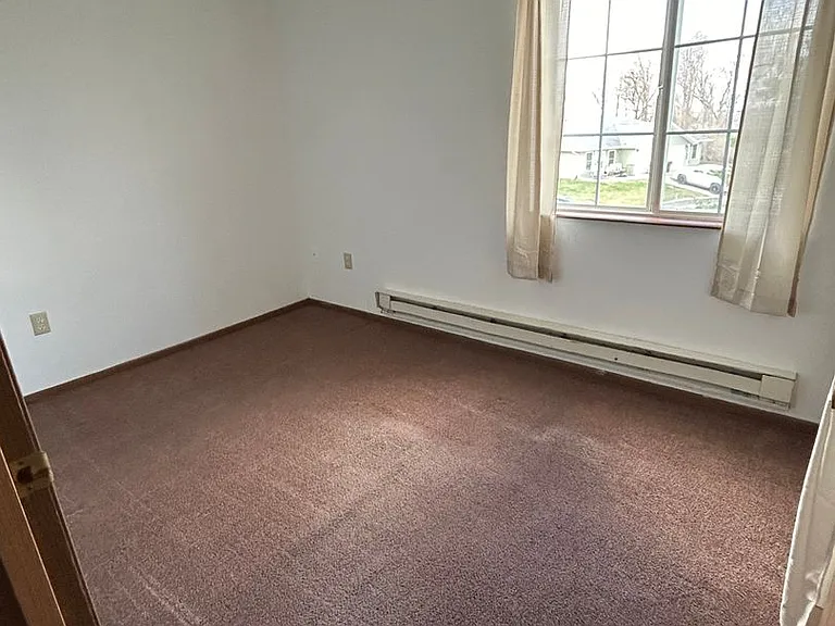 Hillcrest Apts — Photo 4