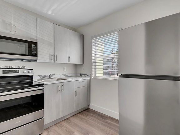 5th image of 1710 NW 1st Ct APT 1
