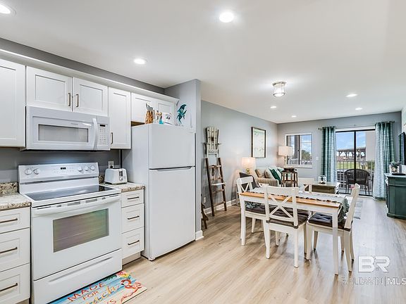 3rd image of 400 Plantation Rd #3108