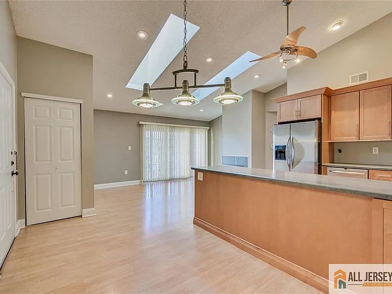 268 Kempsey Dr — Photo 15