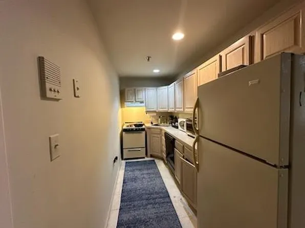 239 Orchard St APT 2F, Westbury, NY 11590