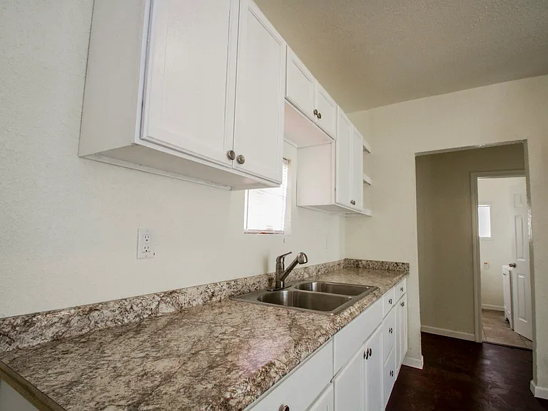 924 Saint James St #1 — Photo 14