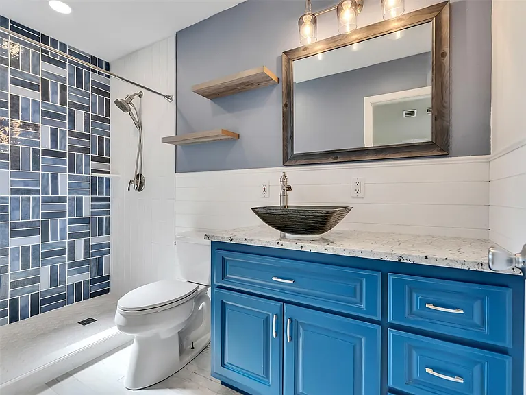 18085 Lake Dr E — Photo 29