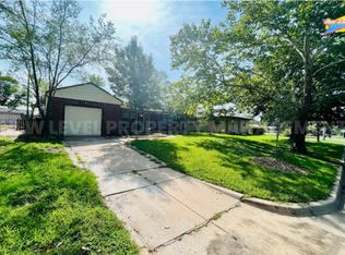 886 S Fabrique Dr, Wichita, KS 67218