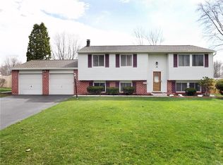 18 Flint Lock Cir, Rochester, NY 14624