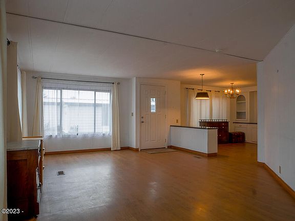 3rd image of 3337 NE Benton St