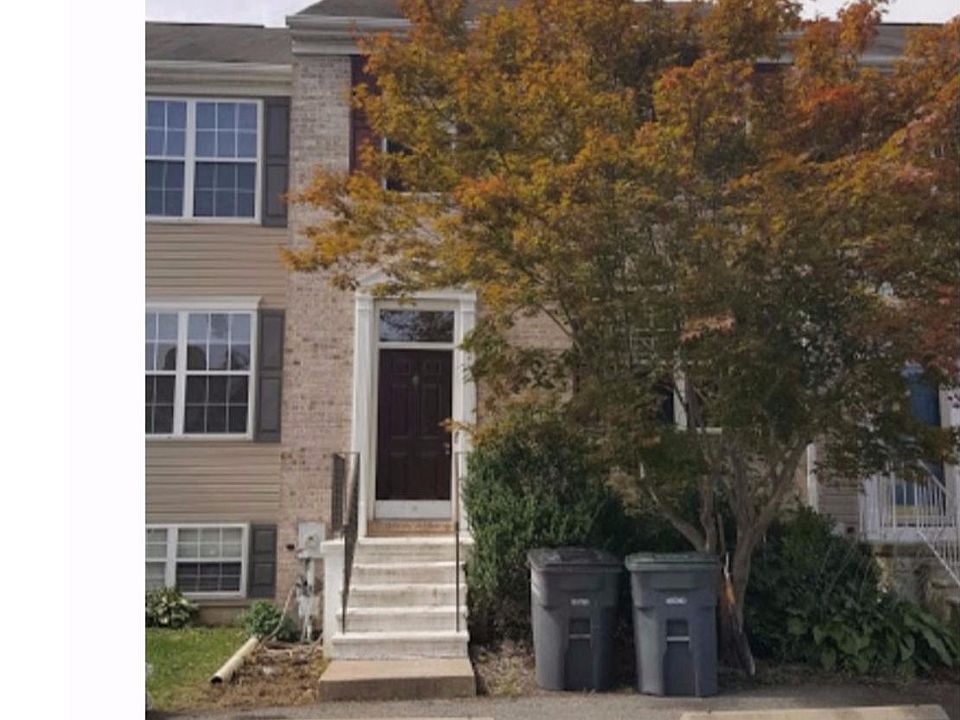 1st image of 302 N Barrington Ct