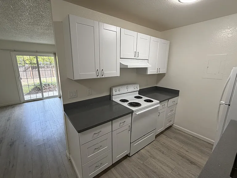 Sierra Vista Apartments — Photo 5