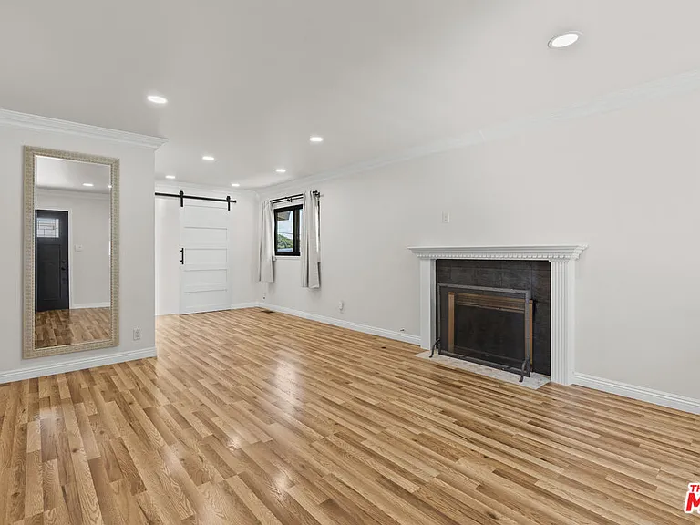 7212 W 91st St — Photo 2