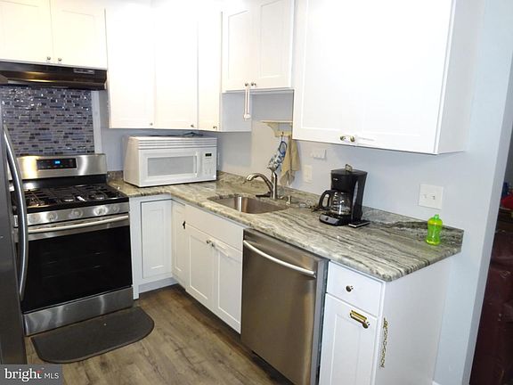 3rd image of 16 Reubens Cir