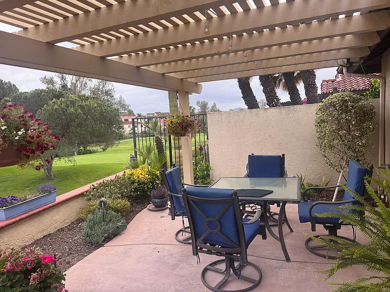 Patio set can stay