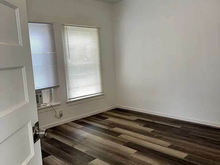 306 N Center St — Photo 4