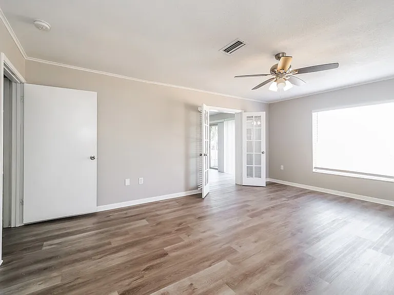 1033 Campbell Ave — Photo 11
