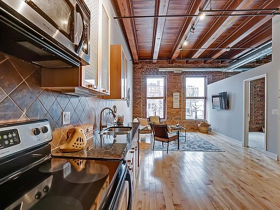 4th image of 150 E Main St APT 205