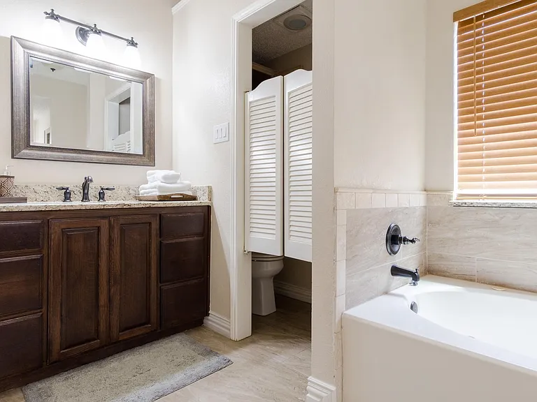 2424 Park Crest Ct — Photo 12
