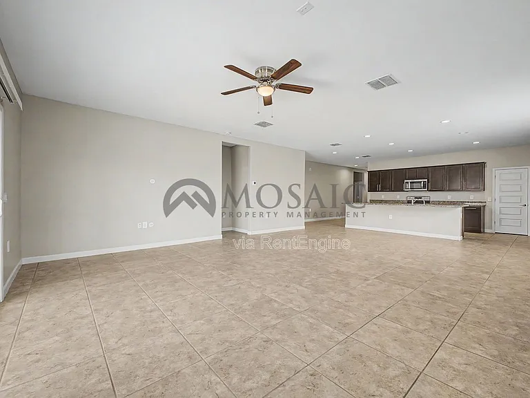 10617 S 54th Ln — Photo 8