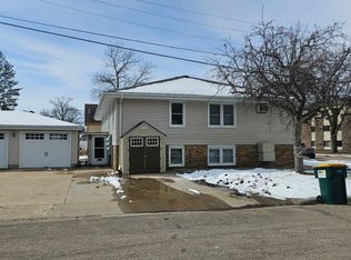 205 Mooers Ave SE APT 3, Cokato, MN 55321