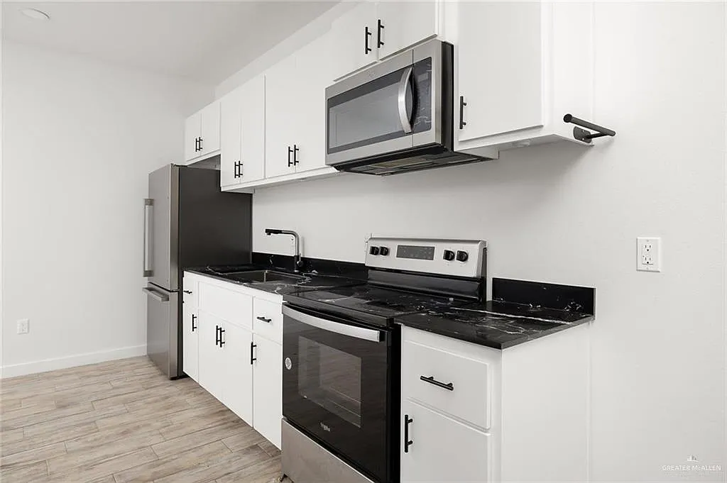 2 bed, 1.0 bath, 562 sqft, $925 — Photo 2