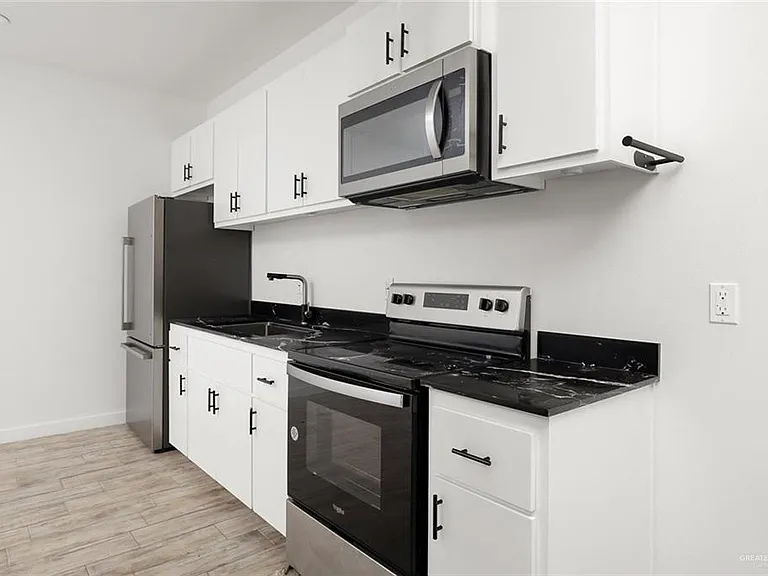 1429 W Harrison Ave #9 — Photo 2