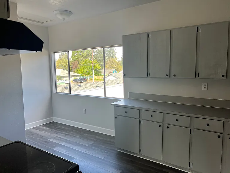 2111 State Ave NE — Photo 16