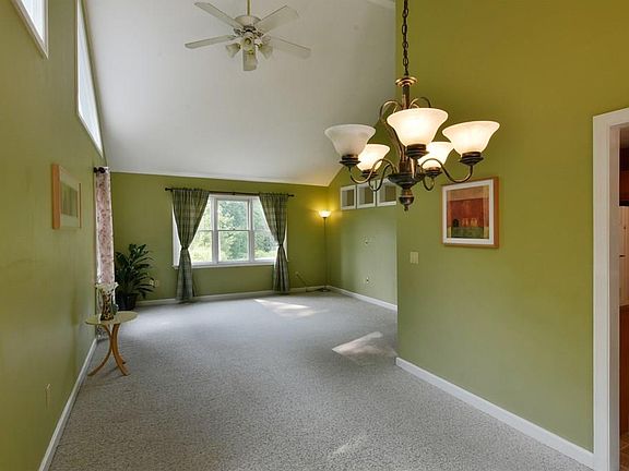 3rd image of 26 Hillando Dr