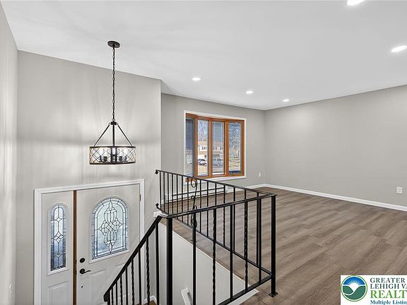 3rd image of 386 Johnston Dr