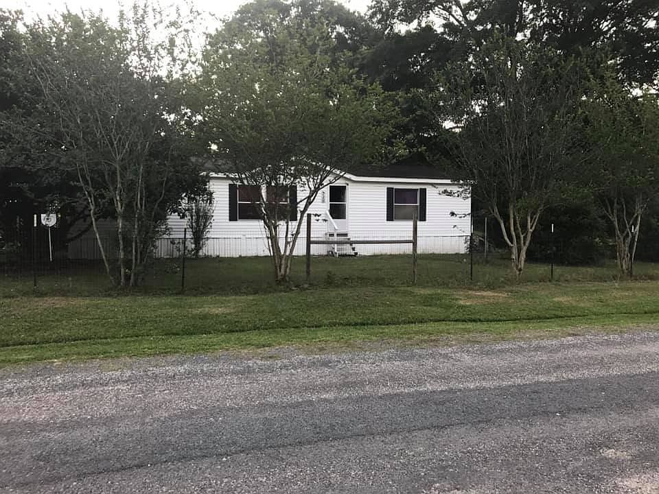 1st image of 220 Brown Ln