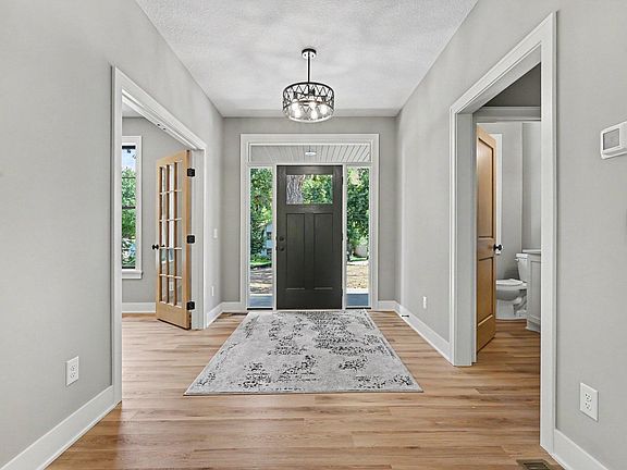2nd image of 4044 Merriam Rd