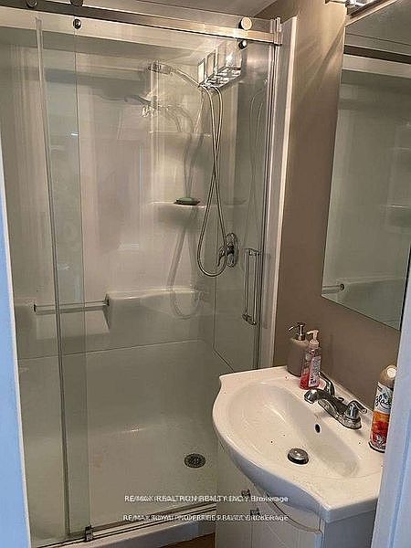 Ajax House for rent - 1 Bedroom — photo 11