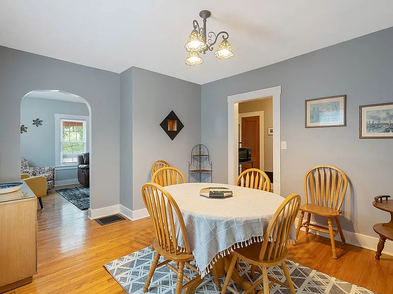 305 Arlington Ave — Photo 9
