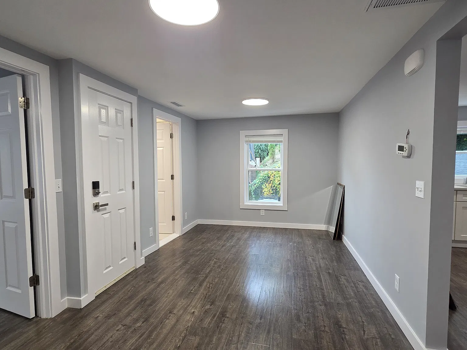 3 bed, 900 sqft, $3,200 — Photo 4