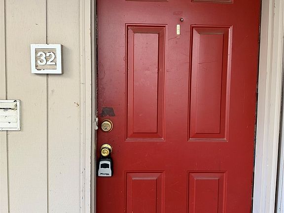 2nd image of 229 E King Street #32