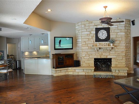 3rd image of 2116 Riverforest Dr