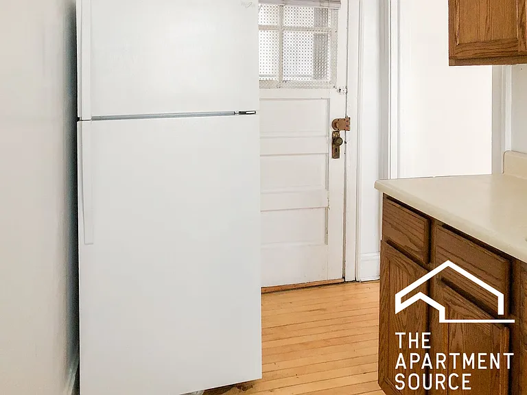 3915 N Greenview Ave #1 — Photo 2