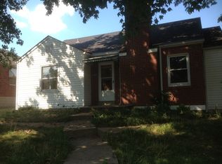 2701 Kinamore Dr, Saint Louis, MO 63136