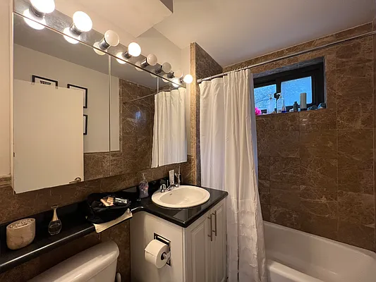 Rented by AZ REALTY NYC LLC | media 16