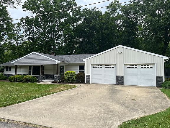 2nd image of 3441 Clubview Dr