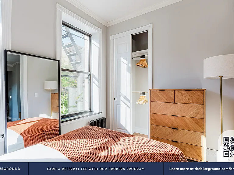 309 E 8th St #C3 — Photo 14