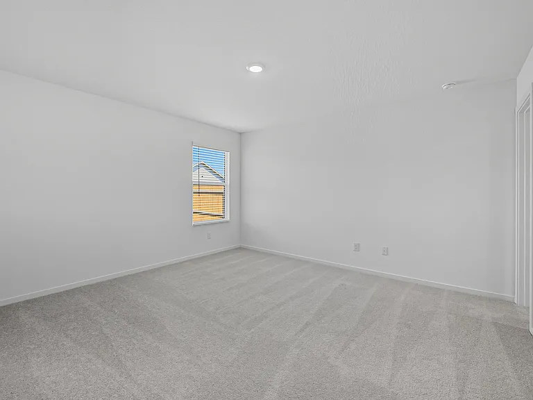 638 Montclaire Ave — Photo 12