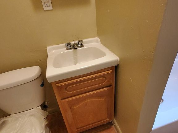 4th image of 680 Melrose Ave #2N