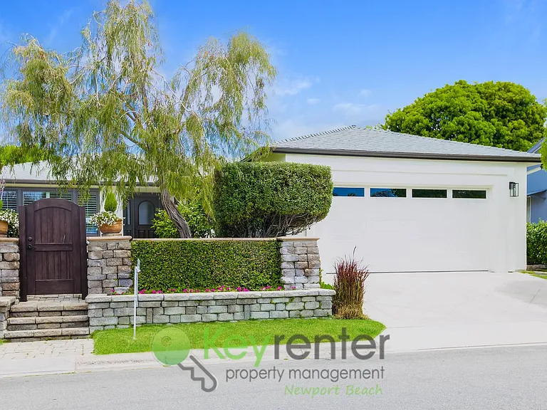 453 Seaward Rd — Photo 1