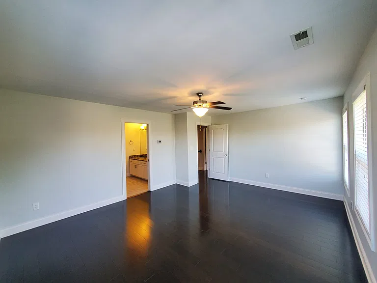 3260 Beacon St — Photo 25